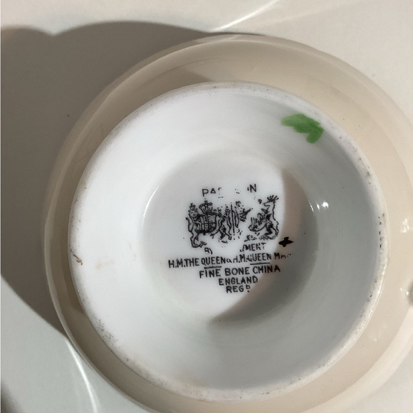 Paragon fine Bone China footedTeacup & Saucer, Double Warrant,appt HMQueen Mary - Picture 4 of 10